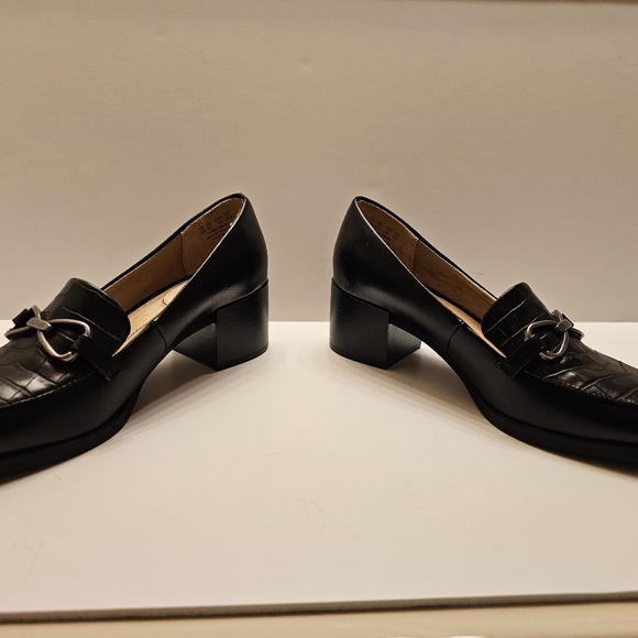 Life Stride Black Crocodile Pattern Loafers - Picture 4 of 9